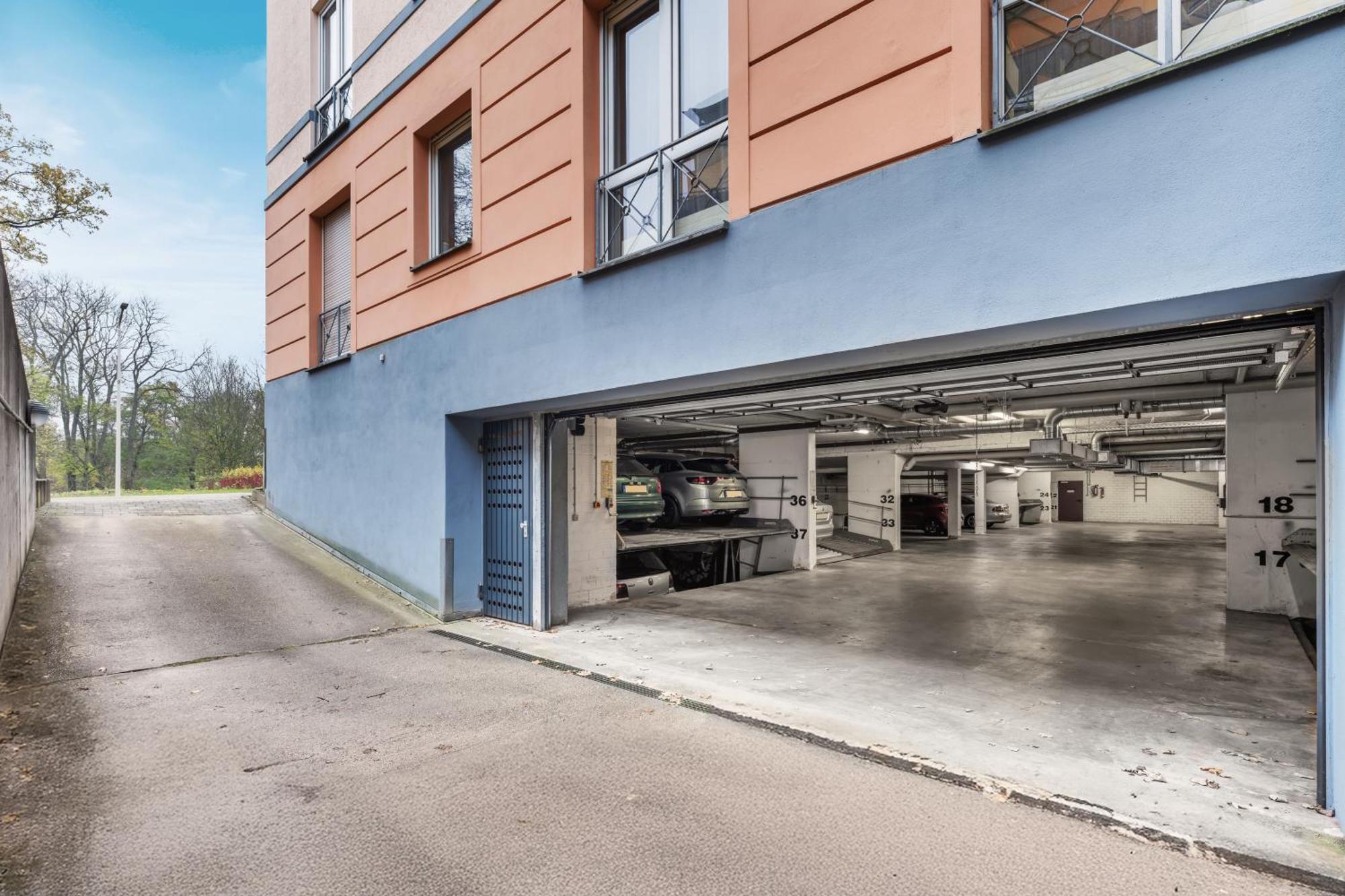 Edler Wohnraum Schwanenteich-Oase Mit Balkon, Kaffeevollautomat, Lift & Parkplatz Apartment Zwickau Ngoại thất bức ảnh