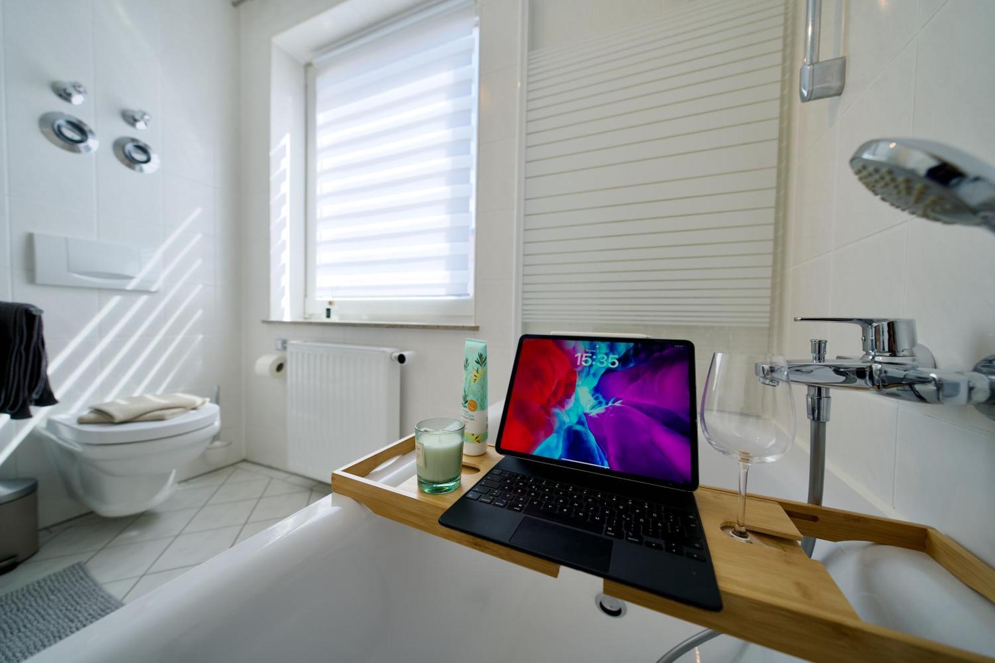 Edler Wohnraum Schwanenteich-Oase Mit Balkon, Kaffeevollautomat, Lift & Parkplatz Apartment Zwickau Ngoại thất bức ảnh